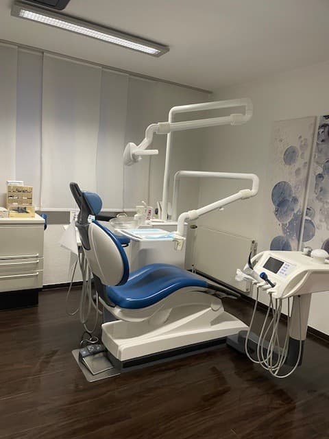 Etablierte Zahnarztpraxis mit attraktiven Gewinn 