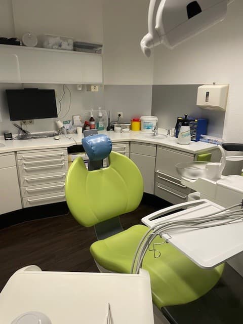 Etablierte Zahnarztpraxis mit attraktiven Gewinn 