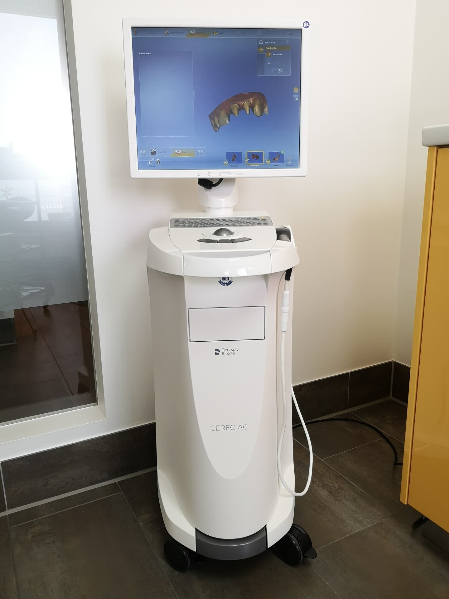 Moderne Zahnarztpraxis mit überdurchschnittlichen Gewinnen und großem Potenzial