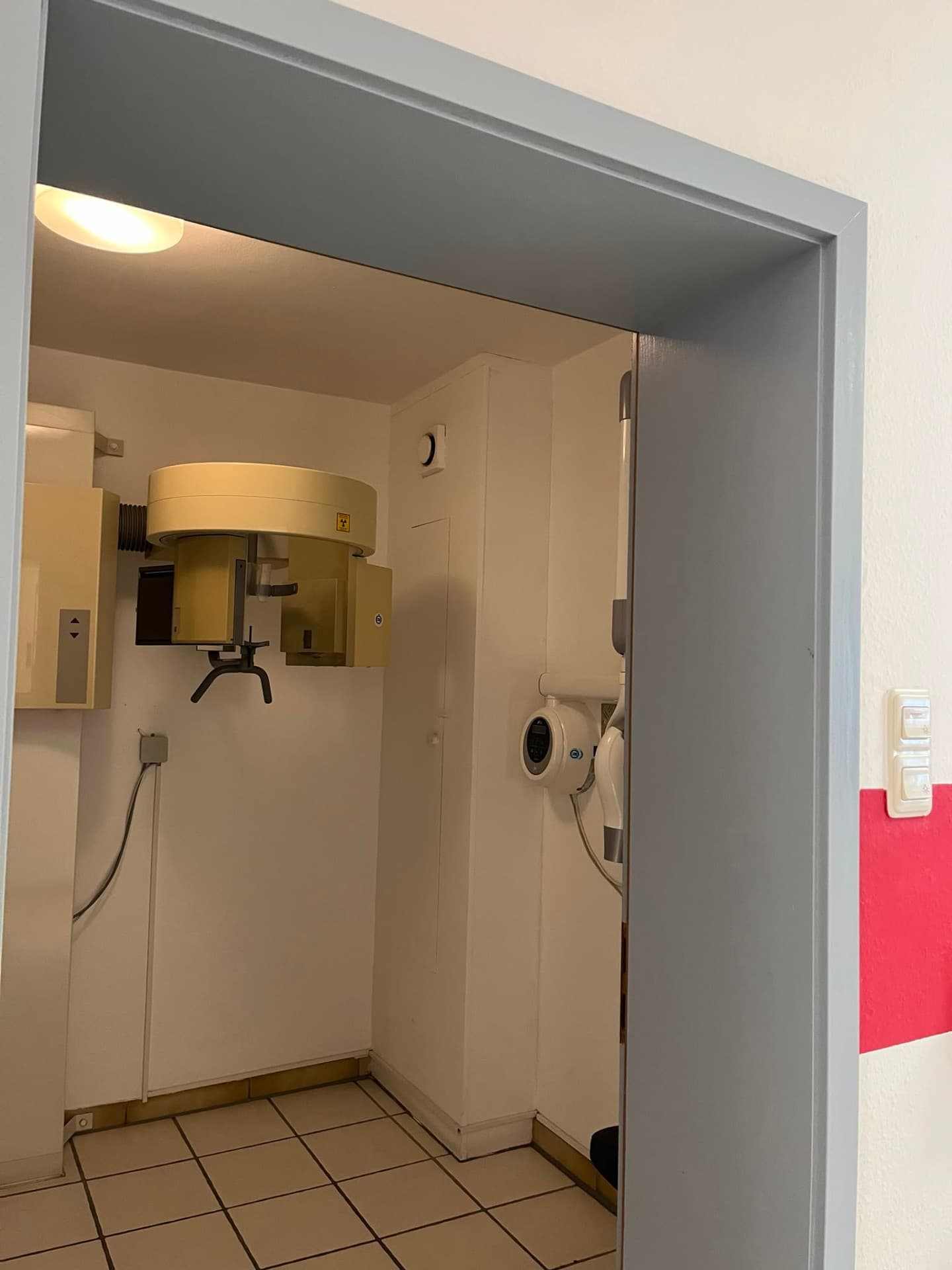 Moderne Zahnarztpraxis mit eigenem Labor