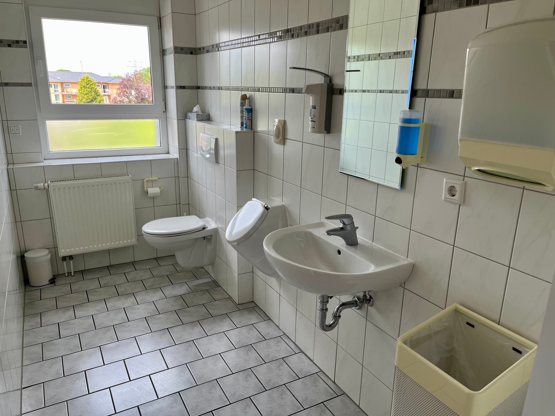 Angeboten wird eine attraktive Zahnarztpraxis in hervorragender Lage an der Nordseeküste.